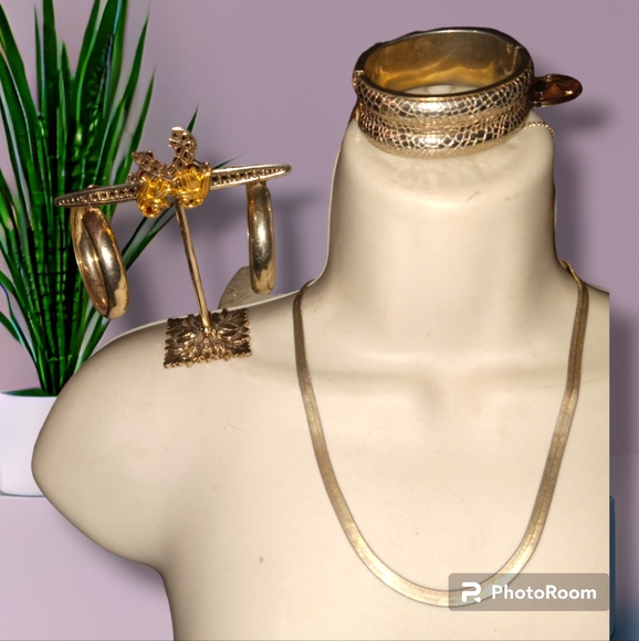 Yellow Gold Herringbone Chain Necklace 18